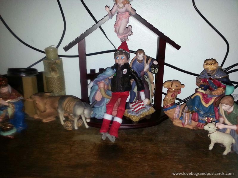 Elf on the Shelf Ideas - Elf in the Manger
