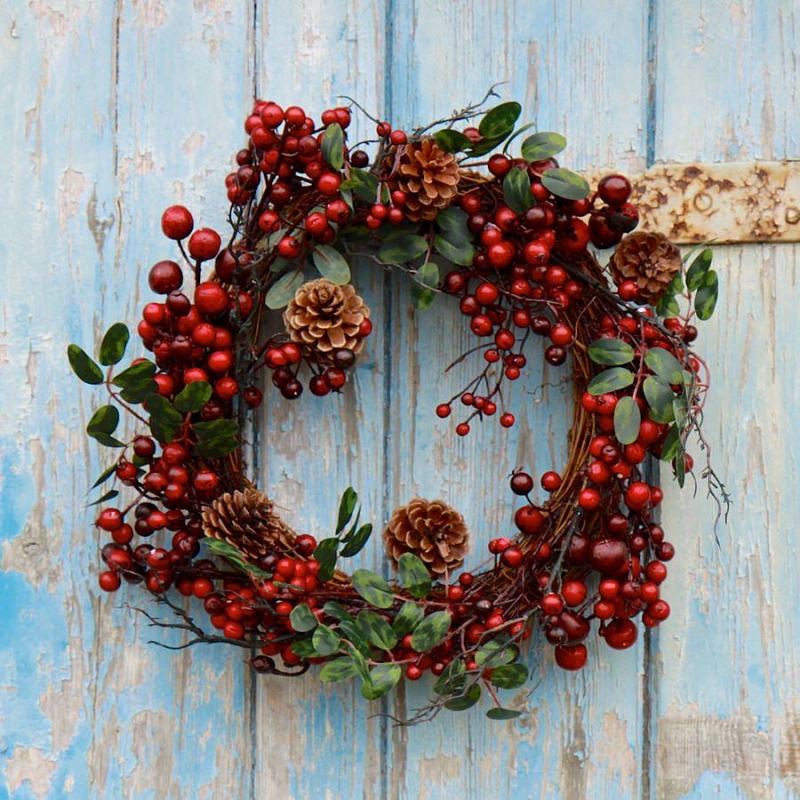 15 Christmas Wreath Ideas - Berry and Pine Wreath