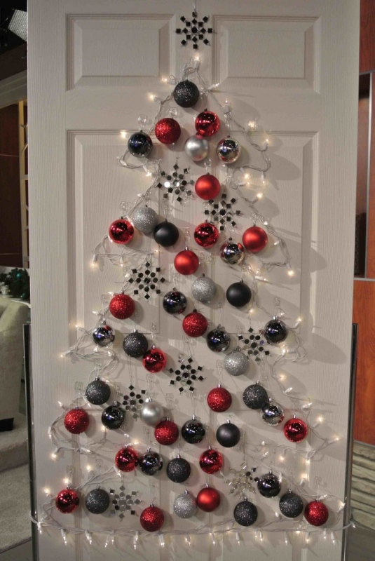 15 Christmas Wreath Ideas - Christmas Tree Door
