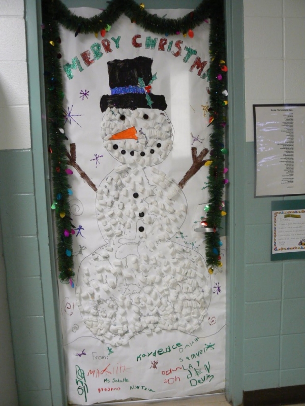 15 Christmas Wreath Ideas - Snowman Door