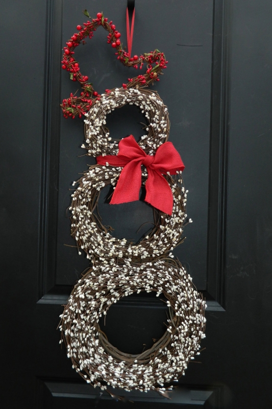 15 Christmas Wreath Ideas - Berry Snowman Wreath