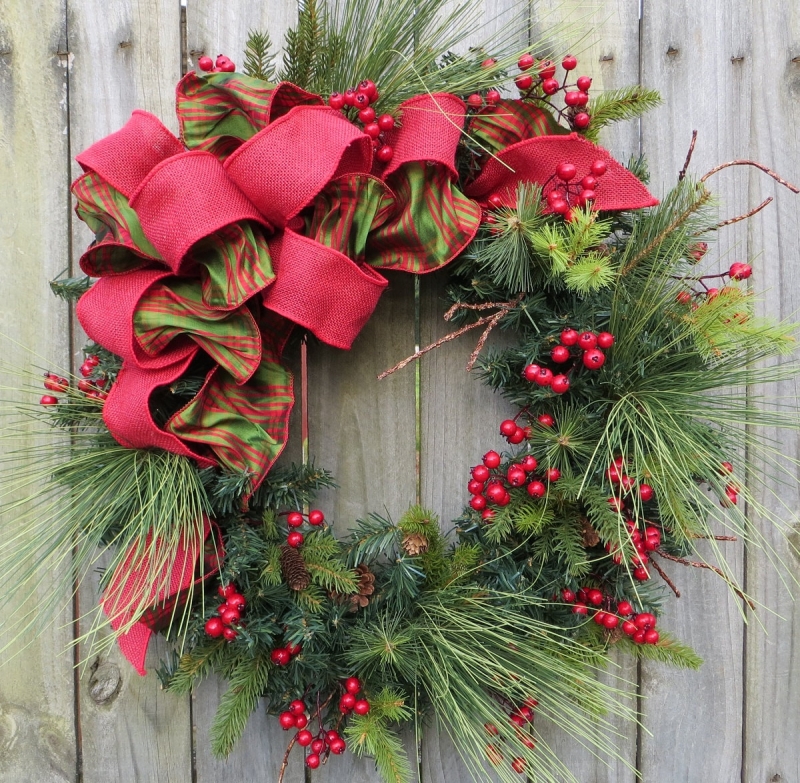15 Christmas Wreath Ideas - Pine Wreath