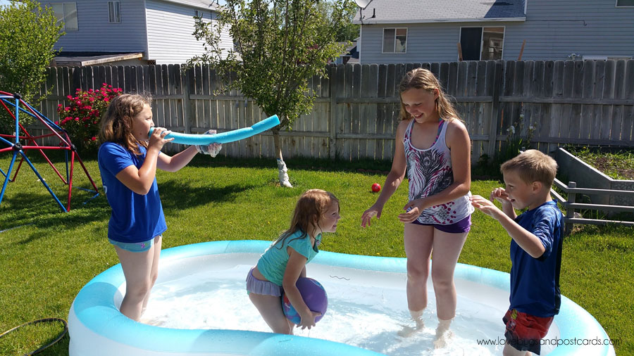 5 reasons to encourage outdoor play in the summer