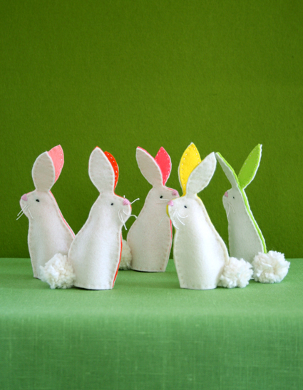 15 Easter Craft Ideas {chicks, bunnies, lambs, and more} - Bunny Finger Puppets